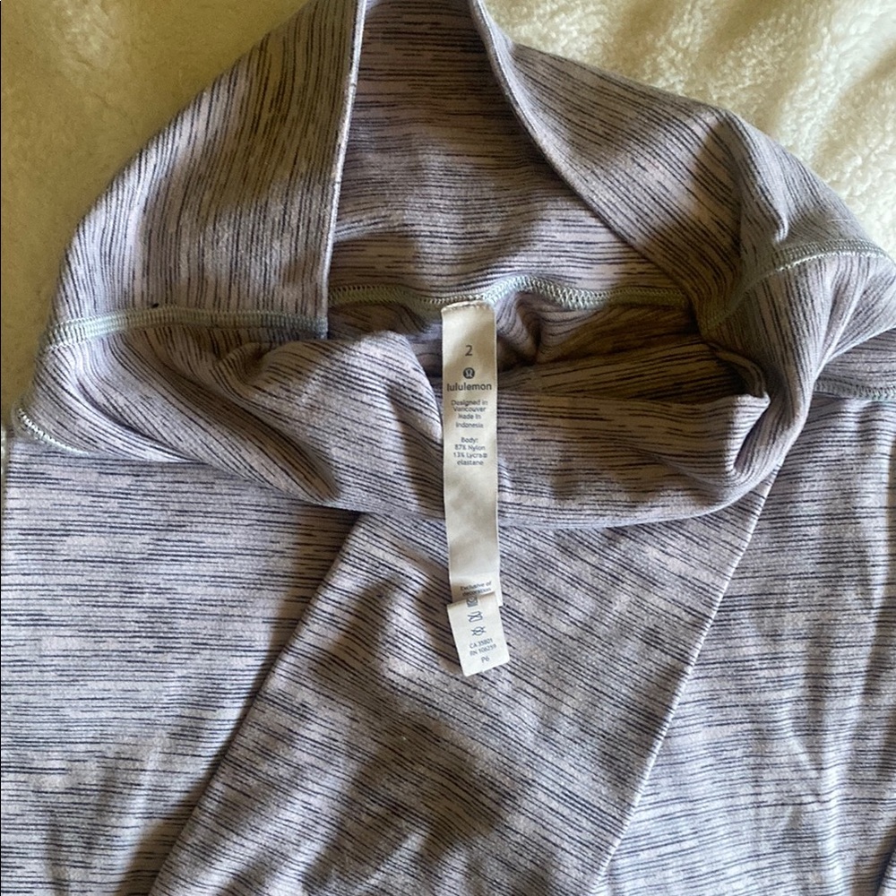 Gray Performance Leggings with Heathered Texture